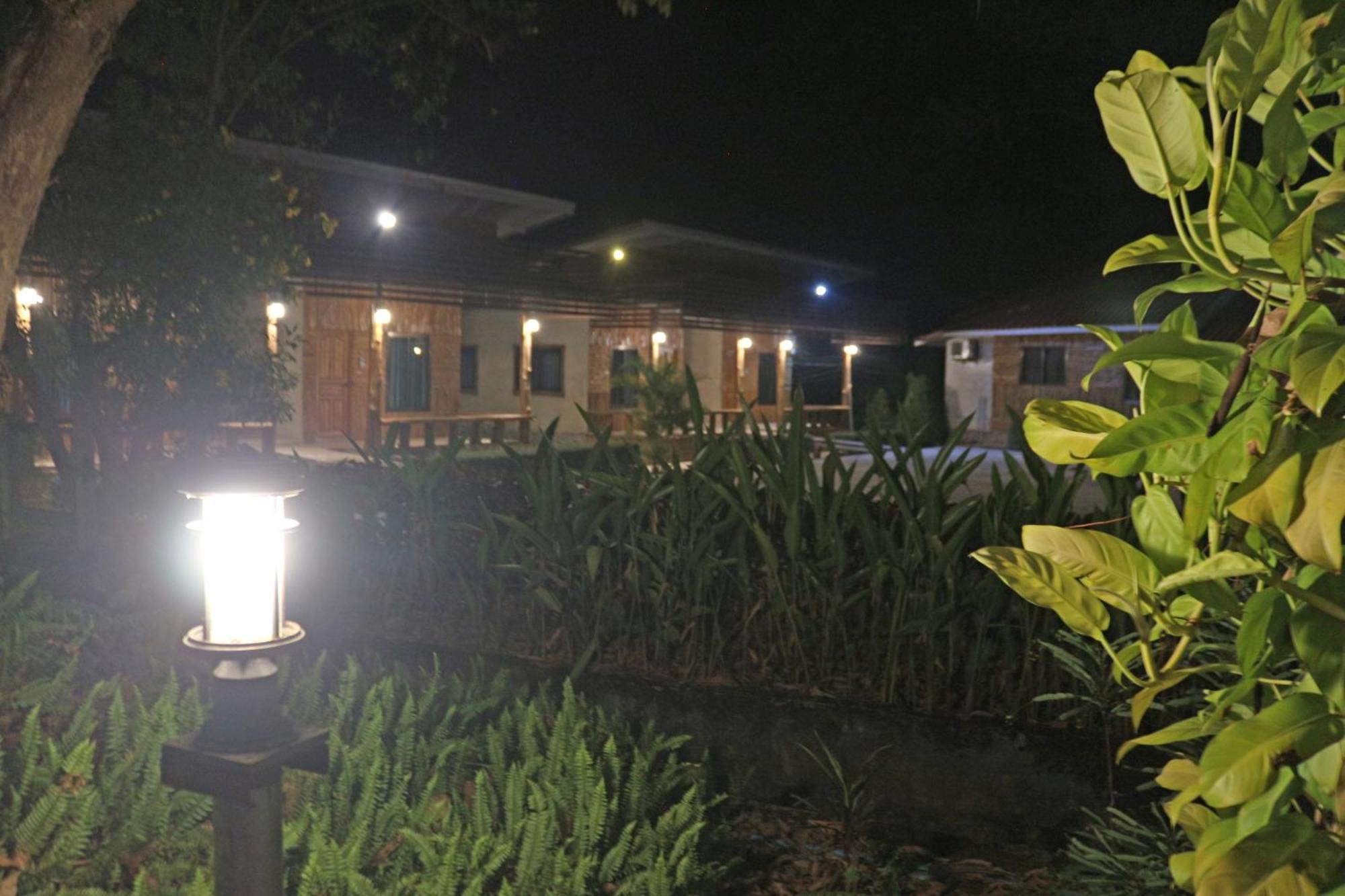 Baan Khue Wieng Resort Mae Sariang Exteriör bild