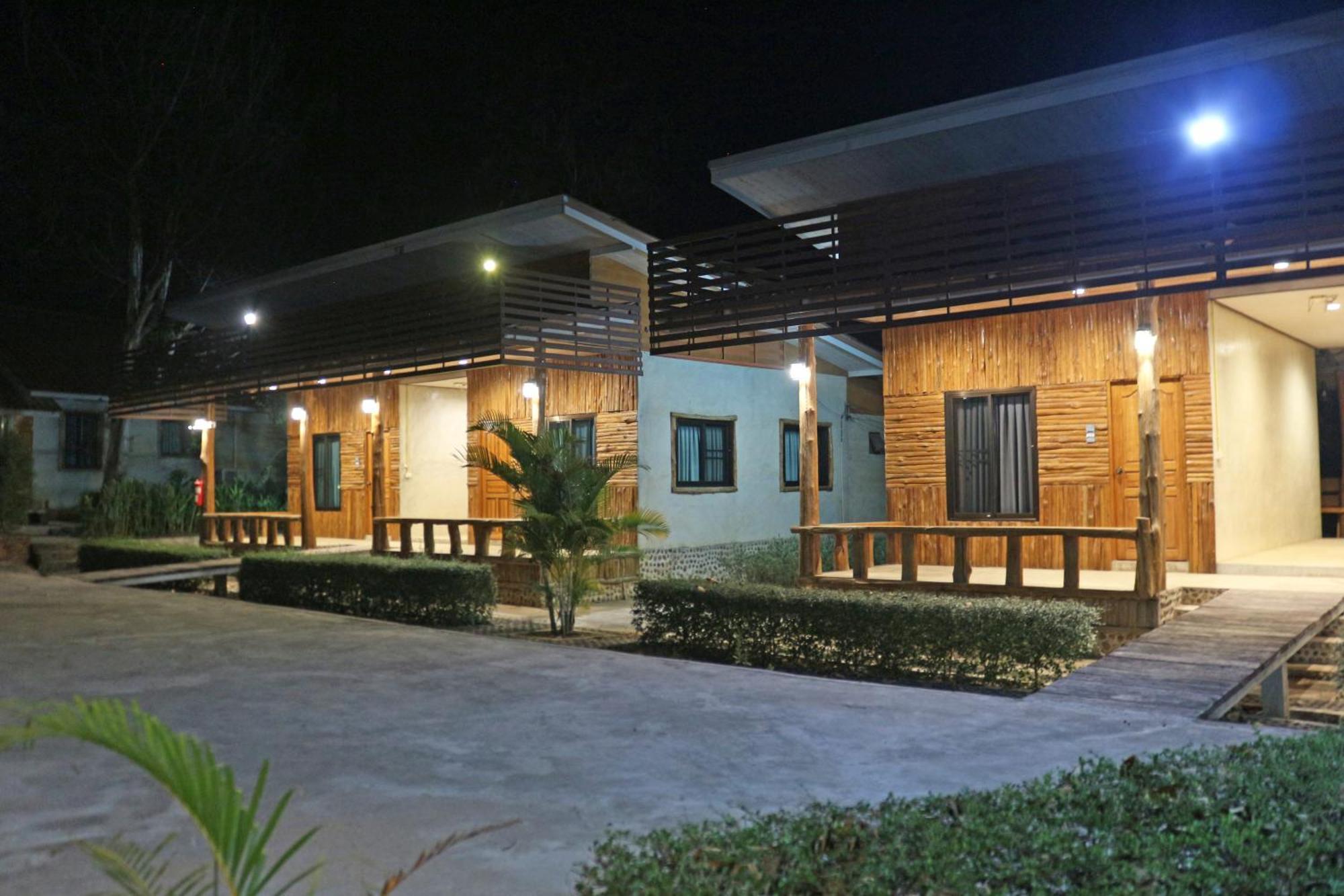 Baan Khue Wieng Resort Mae Sariang Exteriör bild
