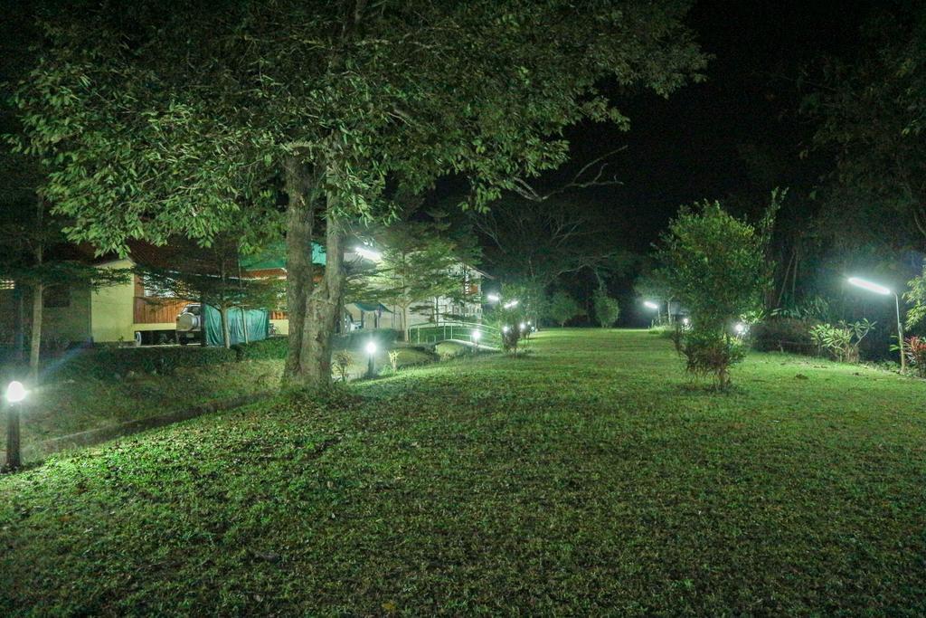 Baan Khue Wieng Resort Mae Sariang Exteriör bild