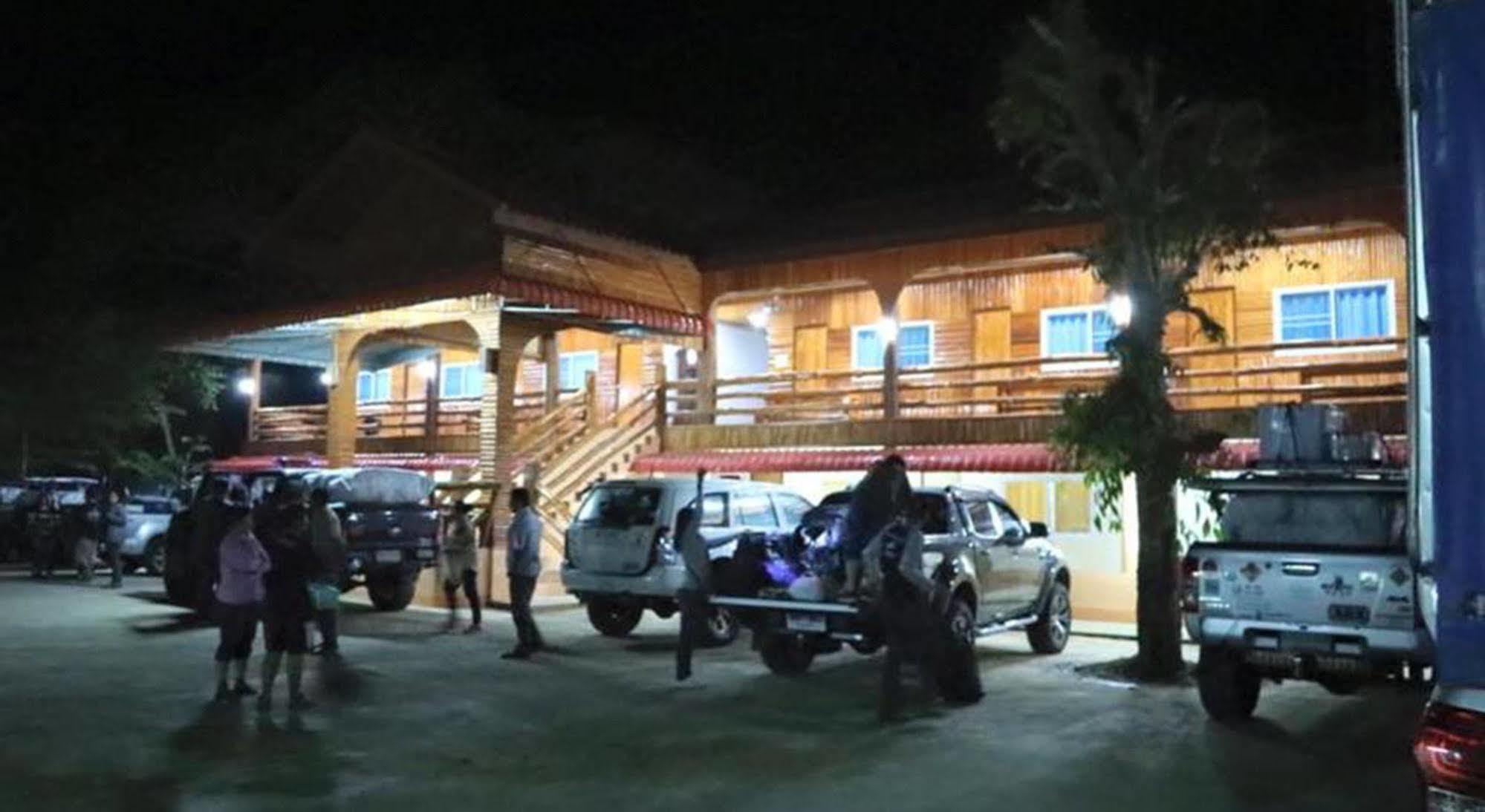 Baan Khue Wieng Resort Mae Sariang Exteriör bild